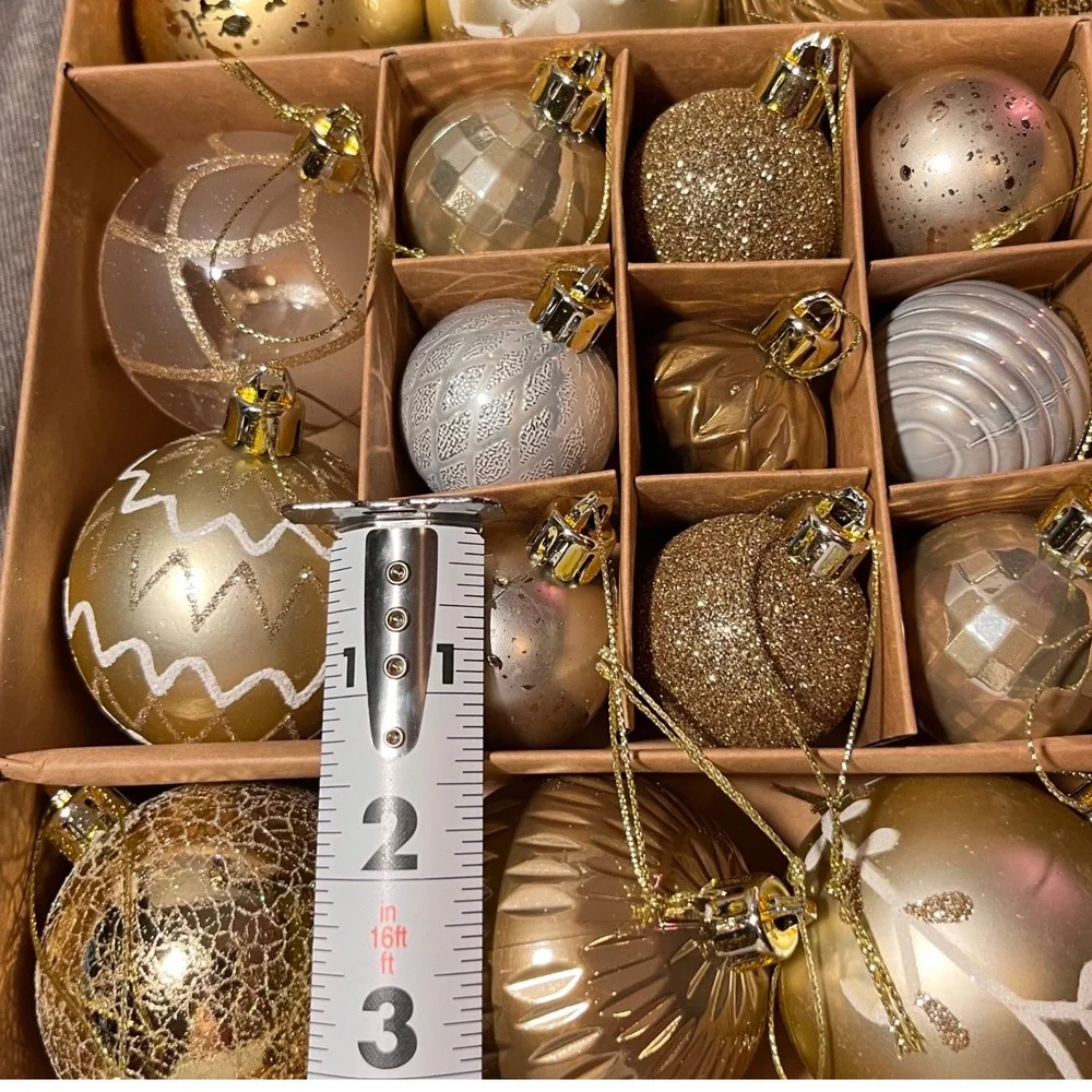 Decor‎ by Hannah 21 Piece Shatterproof Christmas Ornament Set Gold Silver